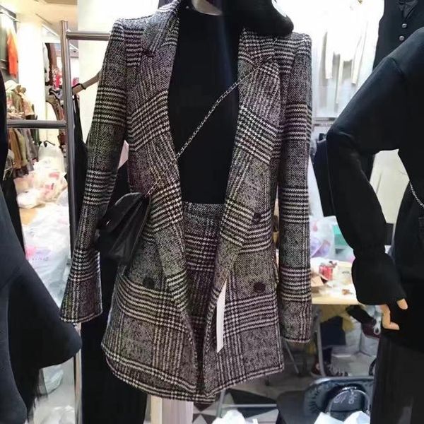 2020 autumn winter runway designer tweed formal suits for women office lady plaid blazer jacket mini skirt 2 piece set, White;black
2020 autumn winter runway designer tweed formal suits for women office lady plaid blazer jacket mini skirt 2 piece set, White;black