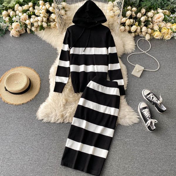 2021 new female autumn retro striped mesh suit long hood + high skirt streetwear pieces together z8v0, Gray
2021 new female autumn retro striped mesh suit long hood + high skirt streetwear pieces together z8v0, Gray