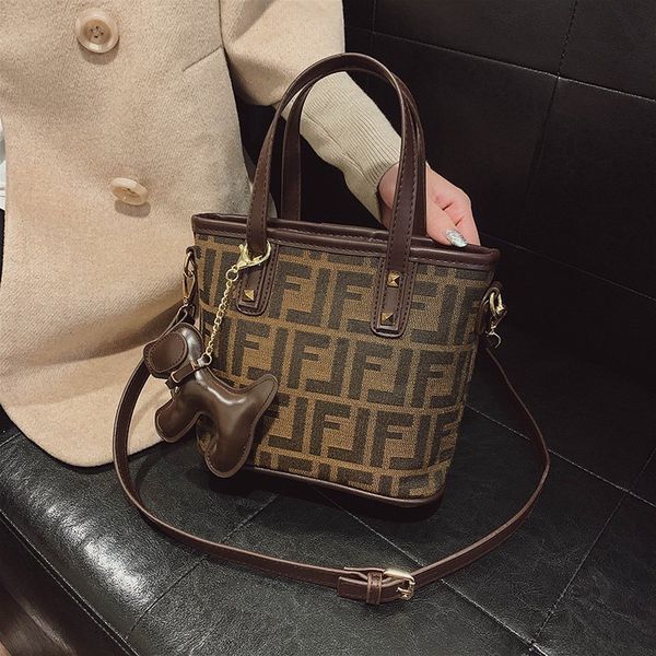 advanced sense new fashion messenger women's versatile basket portable one shoulder bucket bag 
advanced sense new fashion messenger women's versatile basket portable one shoulder bucket bag