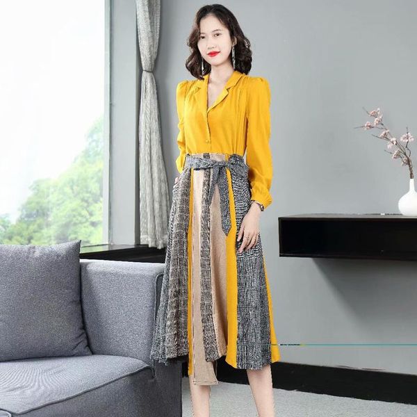 2020 autumn v-neck long sleeve temperament shirt print plaid belt slim fit half skirt women's two-piece set new high quality, Gray
2020 autumn v-neck long sleeve temperament shirt print plaid belt slim fit half skirt women's two-piece set new high quality, Gray