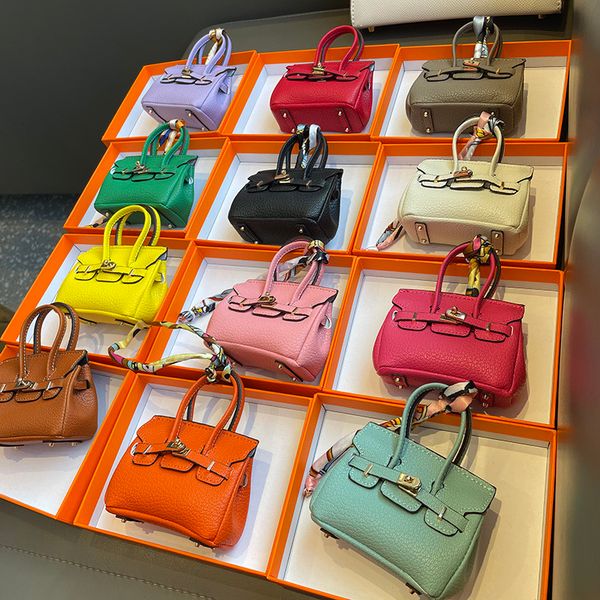 mini totes handbag for girl kids purse luxury bag tag designer bags lady key holder keychain ring case hook bags hanger airpods cases earpho 
mini totes handbag for girl kids purse luxury bag tag designer bags lady key holder keychain ring case hook bags hanger airpods cases earpho