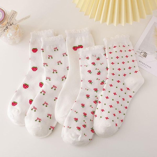 mid-tube autumn and winter high-cut white small floral strawberry women's cotton socks, Black
mid-tube autumn and winter high-cut white small floral strawberry women's cotton socks, Black
