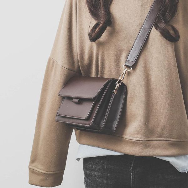 bags for women handbag designer 2020 fashion new korean version of the retro wild texture wideband messenger black small bag
bags for women handbag designer 2020 fashion new korean version of the retro wild texture wideband messenger black small bag