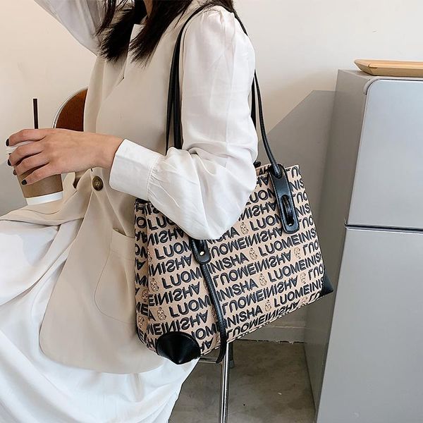 tuo te bao large capacity versatile bag handbag 2020 new fashionable trendy letters printed shoulder bag women cell phone pocket
tuo te bao large capacity versatile bag handbag 2020 new fashionable trendy letters printed shoulder bag women cell phone pocket