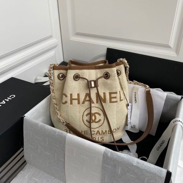 223 new lady crossbody bag 7a high-end custom quality fashion style hardware metal accessories with non-detachable long shoulder strap
223 new lady crossbody bag 7a high-end custom quality fashion style hardware metal accessories with non-detachable long shoulder strap