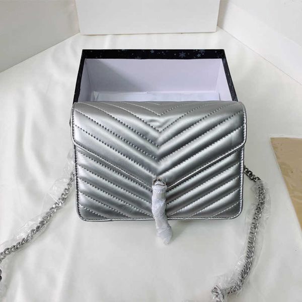 chain single shoulder messenger bag quality goddess stripes crossbody handbag women flip wallet classic v-bar style
chain single shoulder messenger bag quality goddess stripes crossbody handbag women flip wallet classic v-bar style