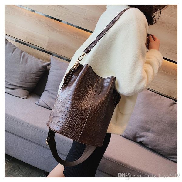 brand handbag women crossbody bag bags bags shoulder bag leather designer crocodile bucket luxury pu 2021 for women lady_bags hps40 ksrxb, Red;black
brand handbag women crossbody bag bags bags shoulder bag leather designer crocodile bucket luxury pu 2021 for women lady_bags hps40 ksrxb, Red;black