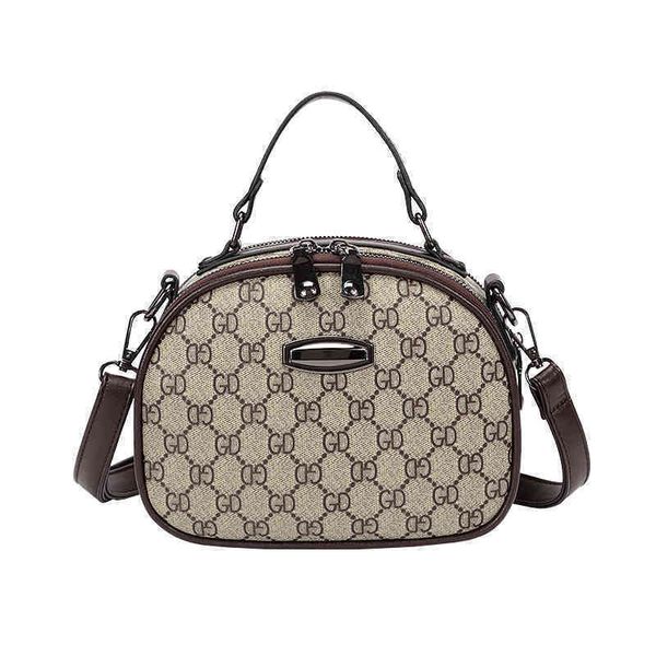 2022 factory wholesale handbag bag female trendy printed portable shoulder bag simple texture style small square
2022 factory wholesale handbag bag female trendy printed portable shoulder bag simple texture style small square