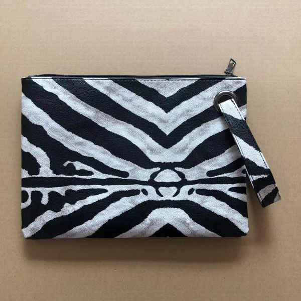 autumn and winter ins clutch package female 2020 new leopard temperament vintage fashion hand clutch bag
autumn and winter ins clutch package female 2020 new leopard temperament vintage fashion hand clutch bag