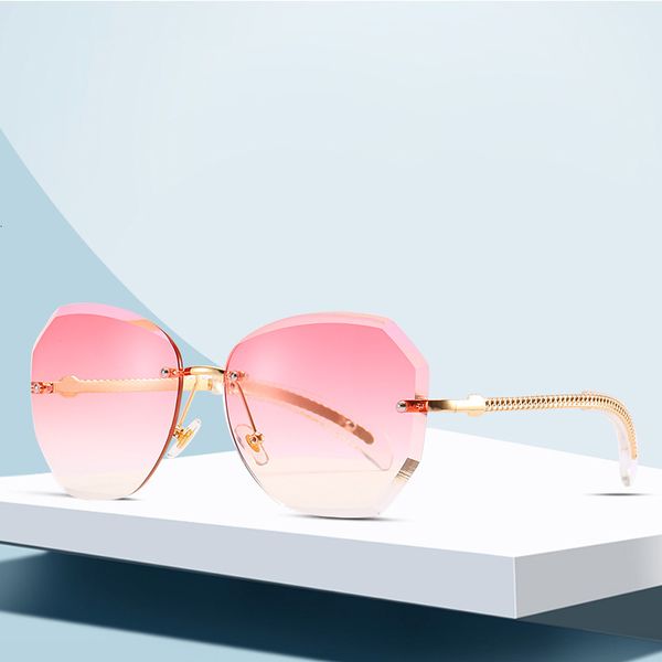 new sunglasses 58072 ocean piece personality sunglasses versatile trimming women's sunglasses fashion designer aws, White;black
new sunglasses 58072 ocean piece personality sunglasses versatile trimming women's sunglasses fashion designer aws, White;black