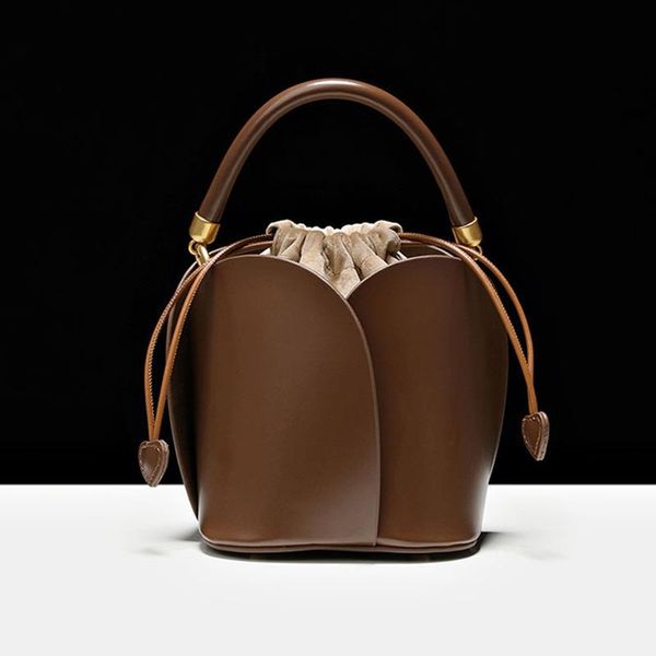 winter 2020 new bucket bag leather crossbody bag single shoulder portable large capacity flower
winter 2020 new bucket bag leather crossbody bag single shoulder portable large capacity flower