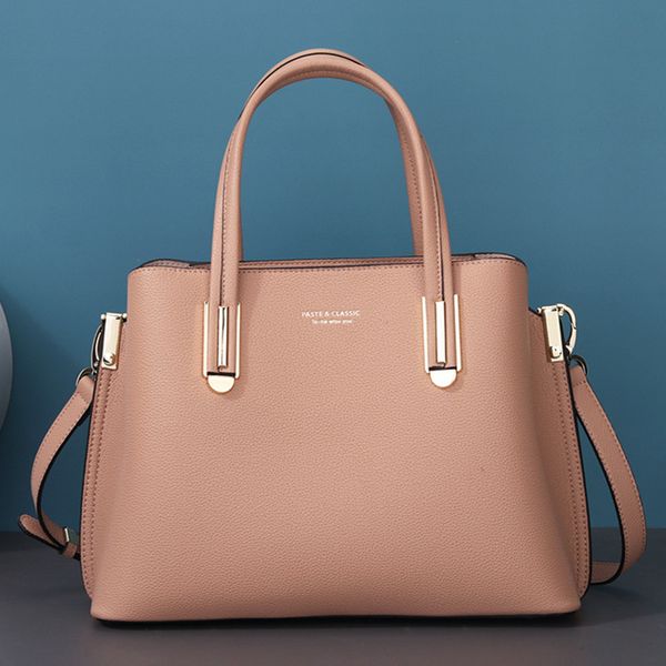 genuine leather women's messenger bags high-grade cowhide lady crossbody bag female brand designer shoulder bags tote 2020 c0121
genuine leather women's messenger bags high-grade cowhide lady crossbody bag female brand designer shoulder bags tote 2020 c0121