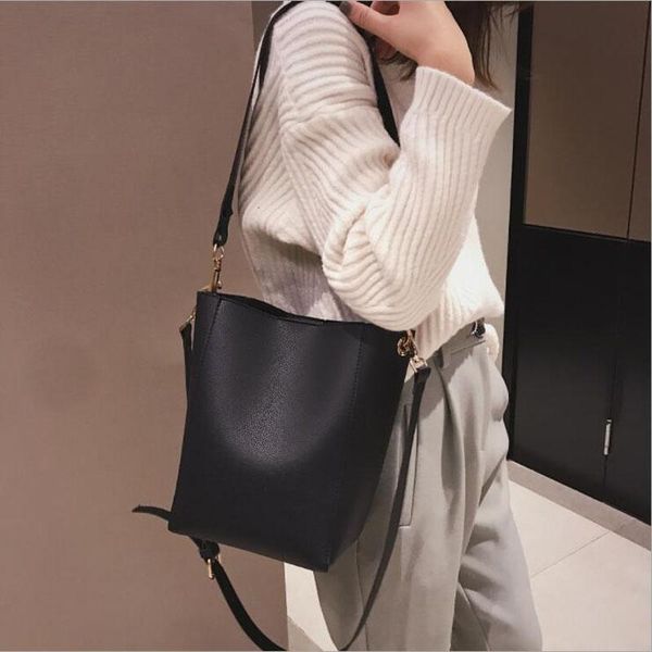 fashion women bags new design girls' shoulder bags diagonal quality leather lady handbags vintage chains small bag
fashion women bags new design girls' shoulder bags diagonal quality leather lady handbags vintage chains small bag