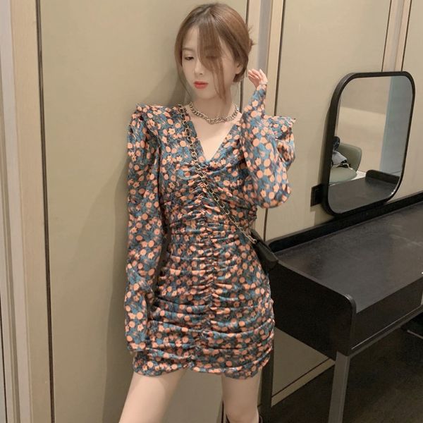 autumn 2020 new temperament v-neck bubble long sleeve floral slim pleated hip skirt women's dress
autumn 2020 new temperament v-neck bubble long sleeve floral slim pleated hip skirt women's dress