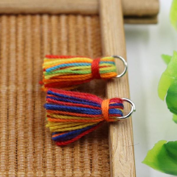 20 шт. 1,5 см металлическое кольцо мини хлопчатобумажная нить кисточки diy ремесло серьги одежды занавески ювелирные изделия декор аксессуар
20 шт. 1,5 см металлическое кольцо мини хлопчатобумажная нить кисточки diy ремесло серьги одежды занавески ювелирные изделия декор аксессуар