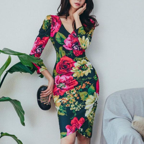 2020 korea cloth v-neck 3/4 sleeve sheath flower print knee-length party women's sheath dress, Black;gray
2020 korea cloth v-neck 3/4 sleeve sheath flower print knee-length party women's sheath dress, Black;gray