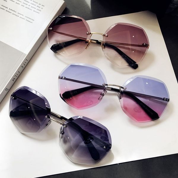 new women's korean version of fashionable round face frameless trimming net red popular sunglasses street pgraphy glasses, White;black
new women's korean version of fashionable round face frameless trimming net red popular sunglasses street pgraphy glasses, White;black