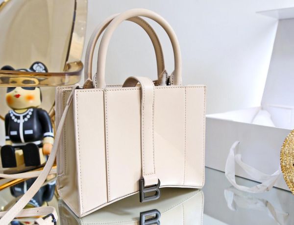 2020 fashion women handbags plain female bags leather senior lady shoulder bags girl totes
2020 fashion women handbags plain female bags leather senior lady shoulder bags girl totes