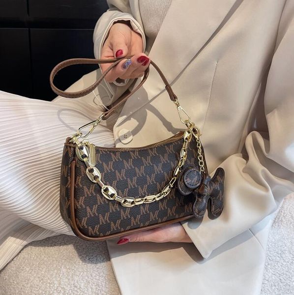 wholesale ladies leathers bags street personality letters printed underarm bag elegant atmosphere contrast leather handbag popular cartoon b
wholesale ladies leathers bags street personality letters printed underarm bag elegant atmosphere contrast leather handbag popular cartoon b