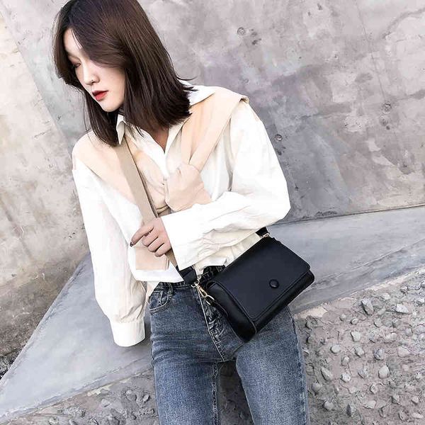 2020 korean version single shoulder bag literary messenger bag small square spring and autumn lovely leisure easy to take temperament
2020 korean version single shoulder bag literary messenger bag small square spring and autumn lovely leisure easy to take temperament