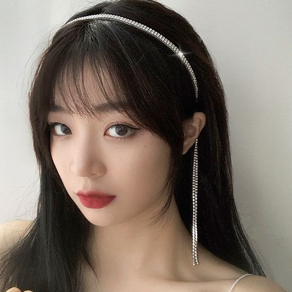 super flash water diamond tassel hair hoop can be used to show small face when going out
super flash water diamond tassel hair hoop can be used to show small face when going out