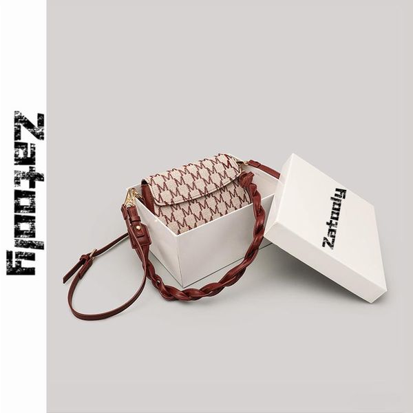 2020 unique bag design retro embroidered handbag elegant square bag shoulder messenger
2020 unique bag design retro embroidered handbag elegant square bag shoulder messenger