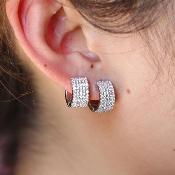 micro pave cz earring 2021 fashion jewelry party daily wear mini hoops full cz band silver color delicate earring, Golden;silver
micro pave cz earring 2021 fashion jewelry party daily wear mini hoops full cz band silver color delicate earring, Golden;silver