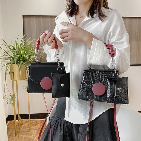 folds chain crocodile pattern pure color simplicity small soft leather handbag 2021 new women fashion baguette handbag and purse c1223
folds chain crocodile pattern pure color simplicity small soft leather handbag 2021 new women fashion baguette handbag and purse c1223
