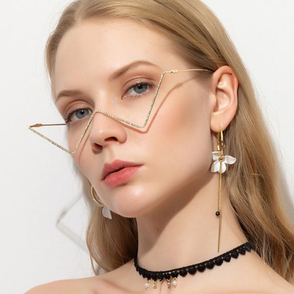 classic texture rhinestone sunglasses frames creative design women men v-shaped chic eyeglasses frame eyewear decor
classic texture rhinestone sunglasses frames creative design women men v-shaped chic eyeglasses frame eyewear decor