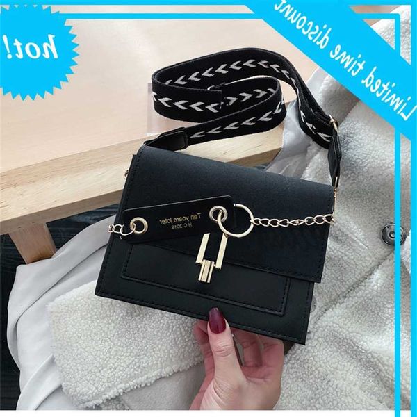 frosted women's 2019 new fashion korean versatile one shoulder messenger mobile phone chain small square bag 
frosted women's 2019 new fashion korean versatile one shoulder messenger mobile phone chain small square bag