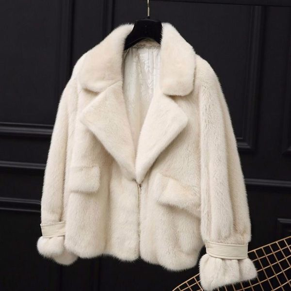 2021 new autumn winter women solid v-neck faux fur jacket zipper wide-waisted casual coat ladies fashion slim fur outerwear b147, Black
2021 new autumn winter women solid v-neck faux fur jacket zipper wide-waisted casual coat ladies fashion slim fur outerwear b147, Black