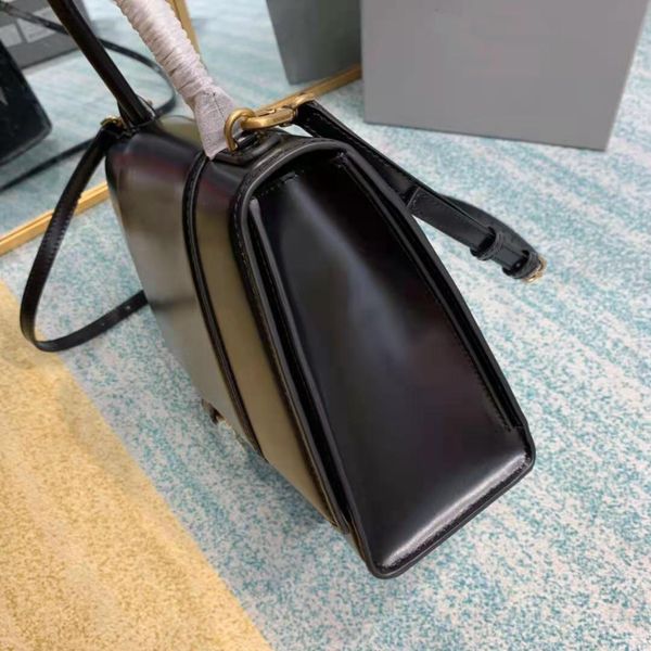 popular styles, women's handbags, handbags specially designed for young women hourglass bag curved half moon shape cowhide smooth
popular styles, women's handbags, handbags specially designed for young women hourglass bag curved half moon shape cowhide smooth