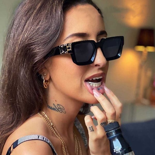 2021 blast european and american box female millionaire fashion sunglasses man., White;black
2021 blast european and american box female millionaire fashion sunglasses man., White;black