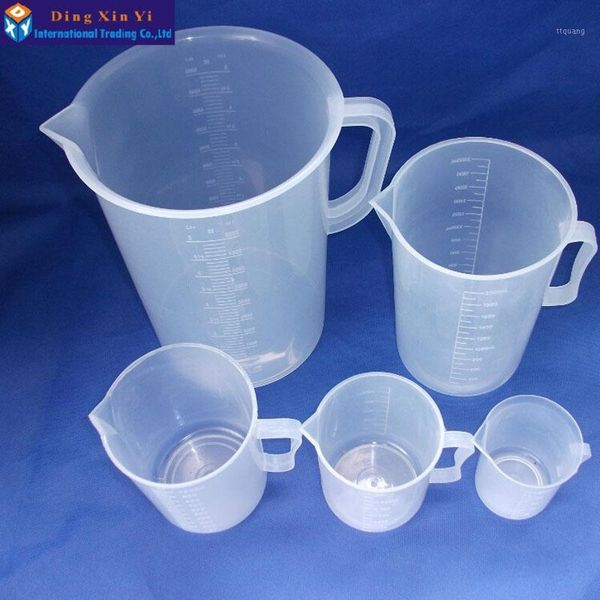 250ml/500ml/1000ml/2000ml/5000ml plastic beaker with handle clear white plastic measuring cup beaker for lab kitchen1
250ml/500ml/1000ml/2000ml/5000ml plastic beaker with handle clear white plastic measuring cup beaker for lab kitchen1