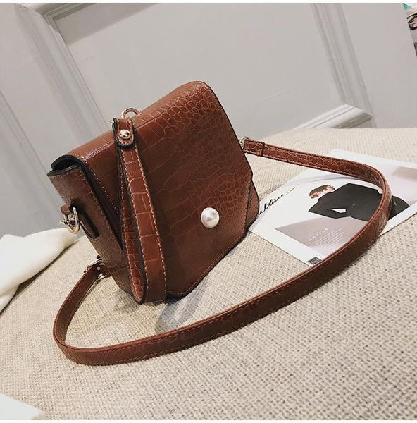 camelia shoulder bag synthetic leather celebrity bag
camelia shoulder bag synthetic leather celebrity bag