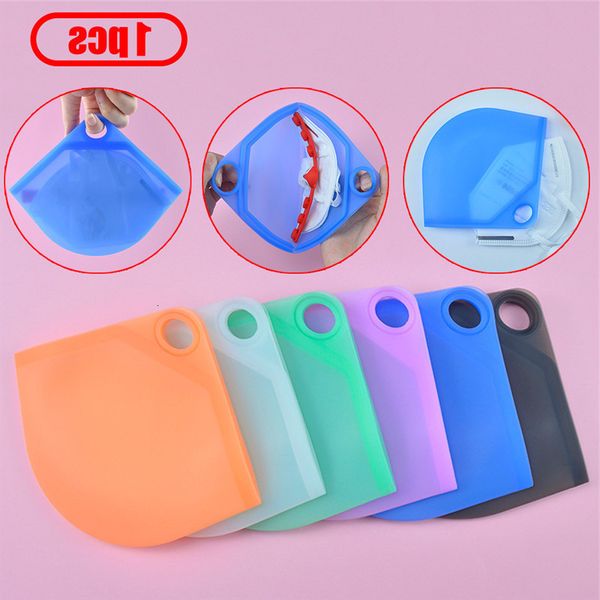 silicone case mask organizes for fabric masks storage pollution prevention mini portable box 
silicone case mask organizes for fabric masks storage pollution prevention mini portable box
