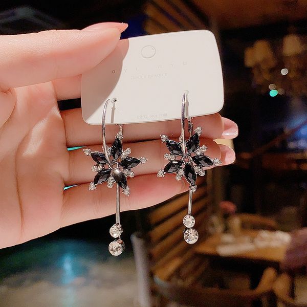 korean dongdaemun cold style new earrings 925 silver needle flower five-pointed star micro inlaid crystal zircon c- shaped ear buckle, Golden
korean dongdaemun cold style new earrings 925 silver needle flower five-pointed star micro inlaid crystal zircon c- shaped ear buckle, Golden