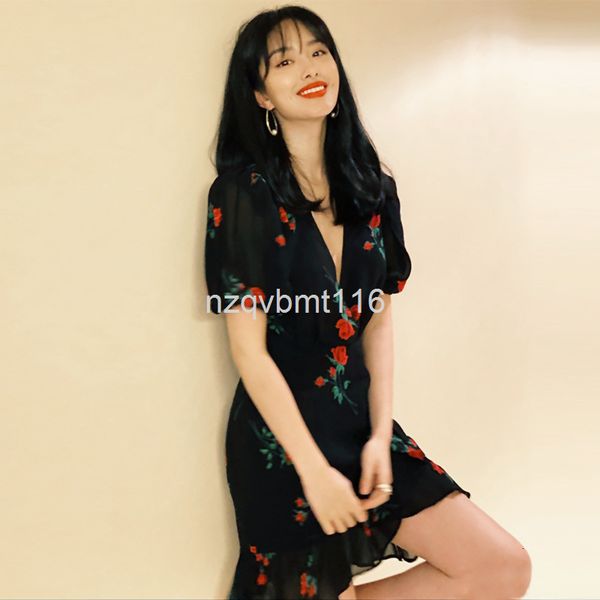 casual dresses star yang caiyu's same temperament goddess rose printed french v-neck light mature dress summer, Black;gray
casual dresses star yang caiyu's same temperament goddess rose printed french v-neck light mature dress summer, Black;gray