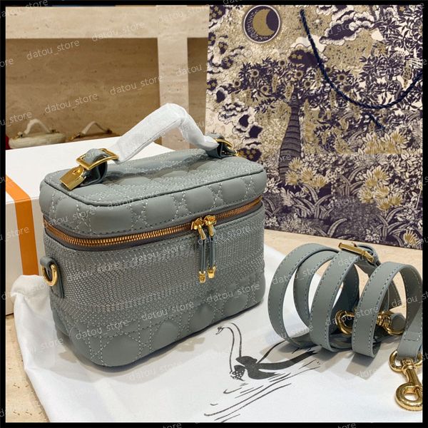 makeup bag women luxurys designers bags famous makeup bag travel pouch cosmetic cases girls handbag shoulder bags luggage tote make up bag
makeup bag women luxurys designers bags famous makeup bag travel pouch cosmetic cases girls handbag shoulder bags luggage tote make up bag