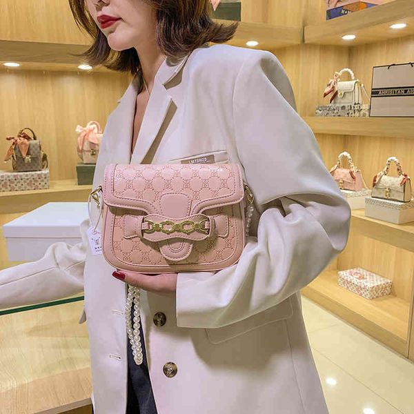 2022 factory wholesale handbag wide shoulder strap printed single shoulder bag style semi-circular saddle bag
2022 factory wholesale handbag wide shoulder strap printed single shoulder bag style semi-circular saddle bag
