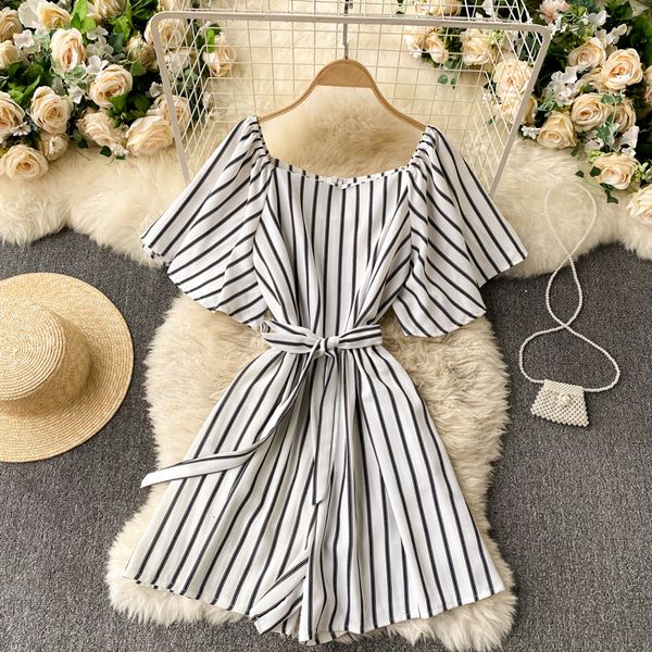 2021 new singiny female retro striped square turtleneck lace up overalls summer short beach vacation sazs, Black;white
2021 new singiny female retro striped square turtleneck lace up overalls summer short beach vacation sazs, Black;white