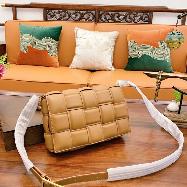 dhl women new 2020 shipping texture leather pillow shoulder b designers genuine luxurys diagonal woven bag bags single anuco, Brown;gray
dhl women new 2020 shipping texture leather pillow shoulder b designers genuine luxurys diagonal woven bag bags single anuco, Brown;gray