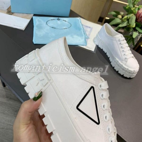 new arrivals fashion womens casual nylon gabardine shoes triple black white 3 color lady fashion flat platform leisure canvas sneaker up234, Black;red
new arrivals fashion womens casual nylon gabardine shoes triple black white 3 color lady fashion flat platform leisure canvas sneaker up234, Black;red