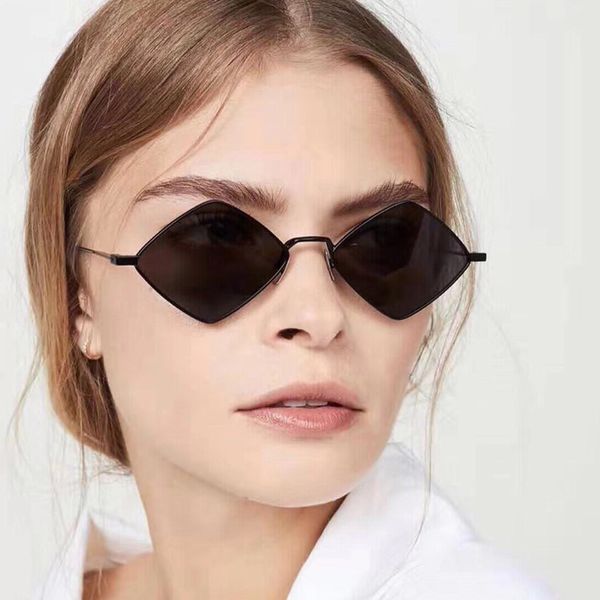 black metal frame quadrilateral sunglass women grey lens vintage small size women sunglass, White;black
black metal frame quadrilateral sunglass women grey lens vintage small size women sunglass, White;black