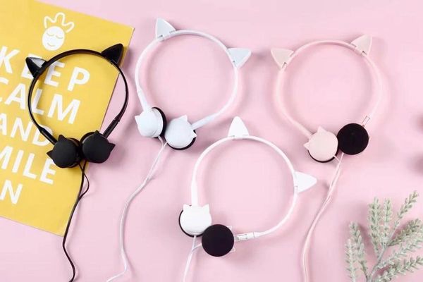 cute face cat earphones over-ear muisc stereo headphone with microphone children daughter earpieces headset with retail package1
cute face cat earphones over-ear muisc stereo headphone with microphone children daughter earpieces headset with retail package1