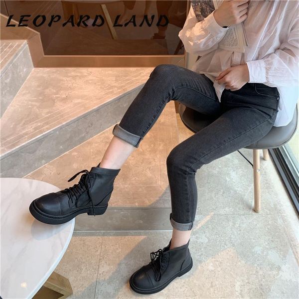 leopard land 2020 new design classic black pu lace up boot british round students female soft leather boots -7889-09
leopard land 2020 new design classic black pu lace up boot british round students female soft leather boots -7889-09