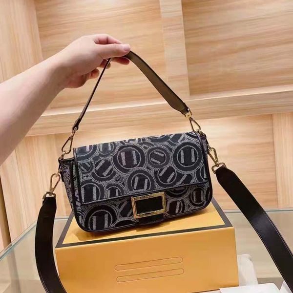 crossbody bag luxurys designers handbags fashion travel bag hardware envelope flap letter embroidery women postman retro messenger canvas 01, Black;red
crossbody bag luxurys designers handbags fashion travel bag hardware envelope flap letter embroidery women postman retro messenger canvas 01, Black;red