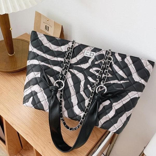 high-quality pu leather all-match large-capacity handbags 2020 new trendy fashion ladies casual simple one-shoulder handbag
high-quality pu leather all-match large-capacity handbags 2020 new trendy fashion ladies casual simple one-shoulder handbag