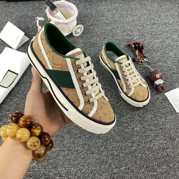 2021 men women fashion designers shoes white leather blue belt designer sneakers trainers casual shoes, Black
2021 men women fashion designers shoes white leather blue belt designer sneakers trainers casual shoes, Black