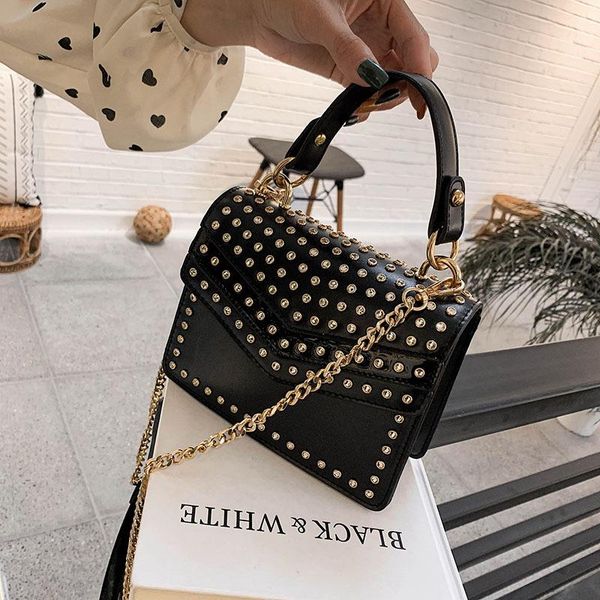 заклепка сумка женщин дизайнерский бренд металлические цепи tote вскользь pu кожа crossbody сумка моды сумки женские сумки класса люкс
заклепка сумка женщин дизайнерский бренд металлические цепи tote вскользь pu кожа crossbody сумка моды сумки женские сумки класса люкс